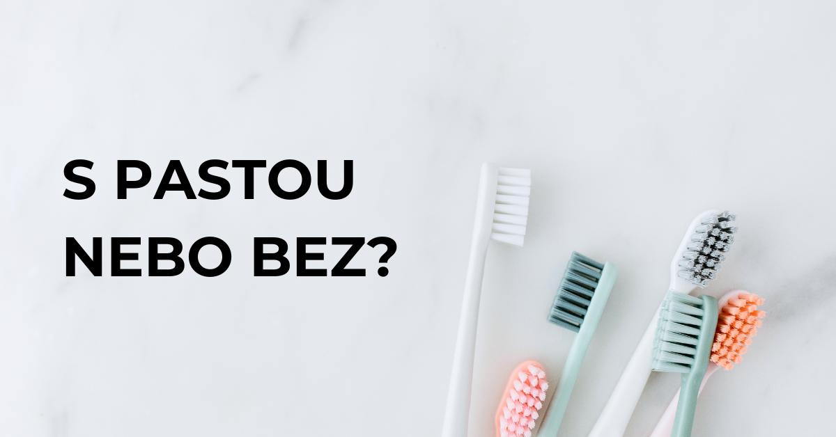 alt čištění zubů s pastou nebo bez pasty banner